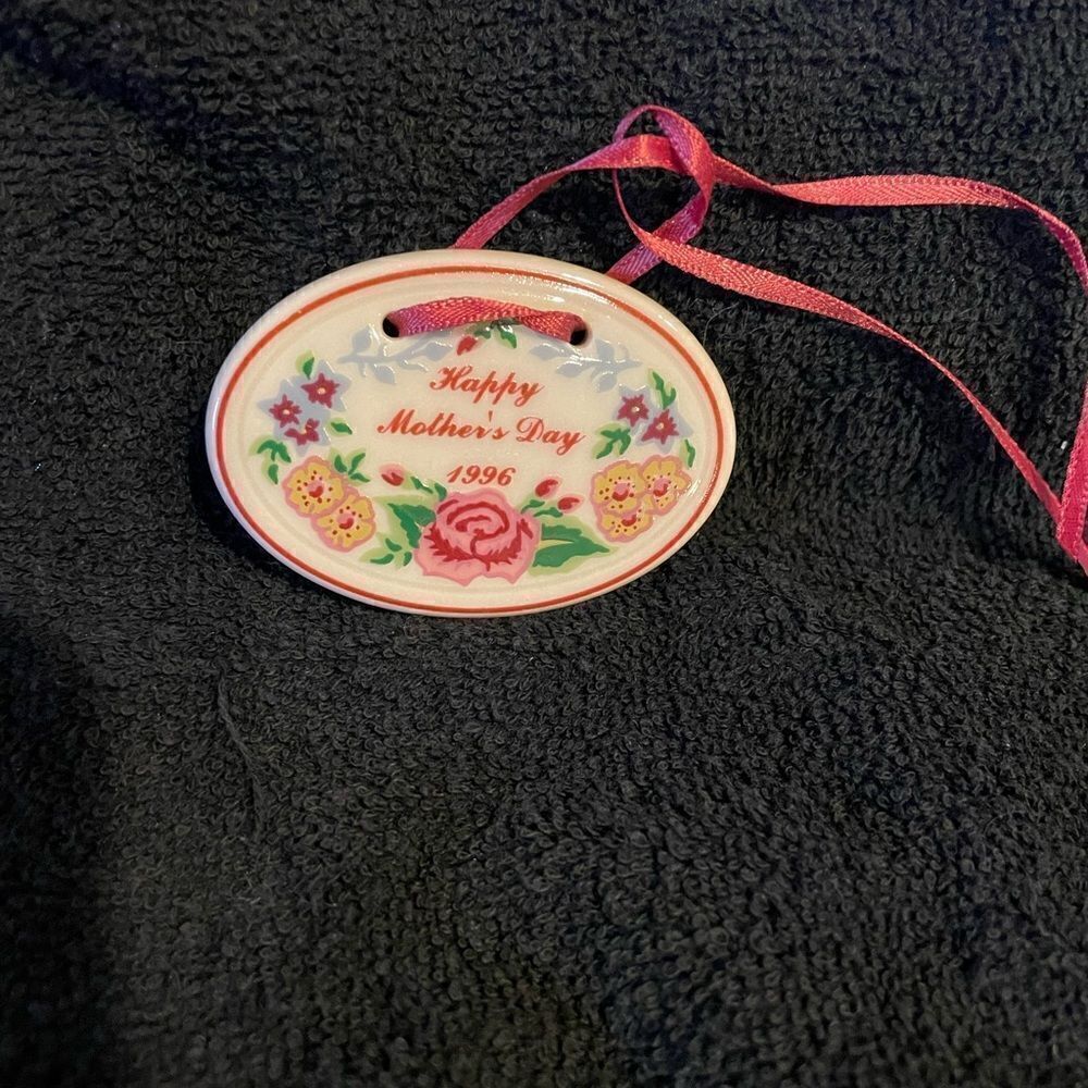 Longaberger Happy Mother’s Day 1996 Porcelain Basket Emblem - Picture 2 of 6